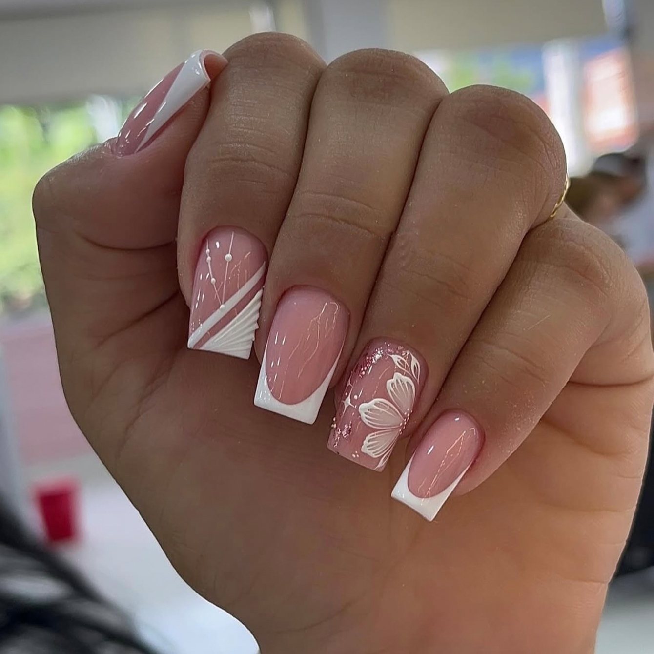 24pcs Upgrade Your Look With W - مراجعة Glue Stick Pack وسعره
