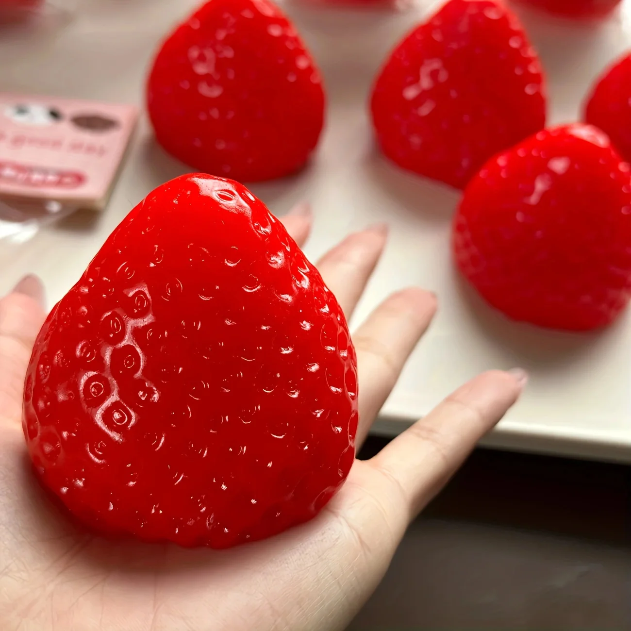 Strawberry Taba Squishy Fidget - مراجعة Stationery Warehouse وسعره