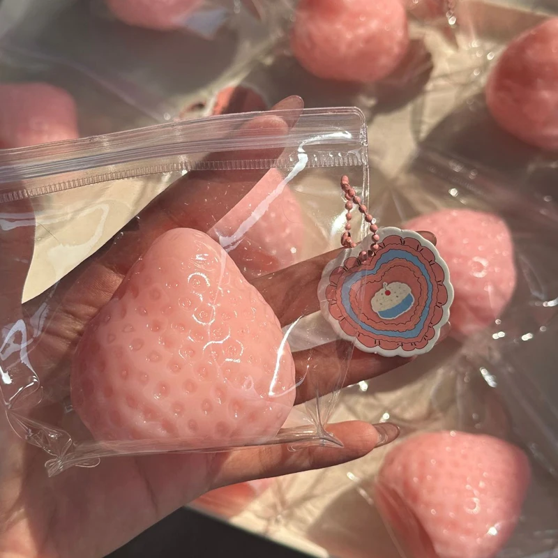 Strawberry Taba Squishy Fidget - مراجعة Stationery Warehouse وسعره